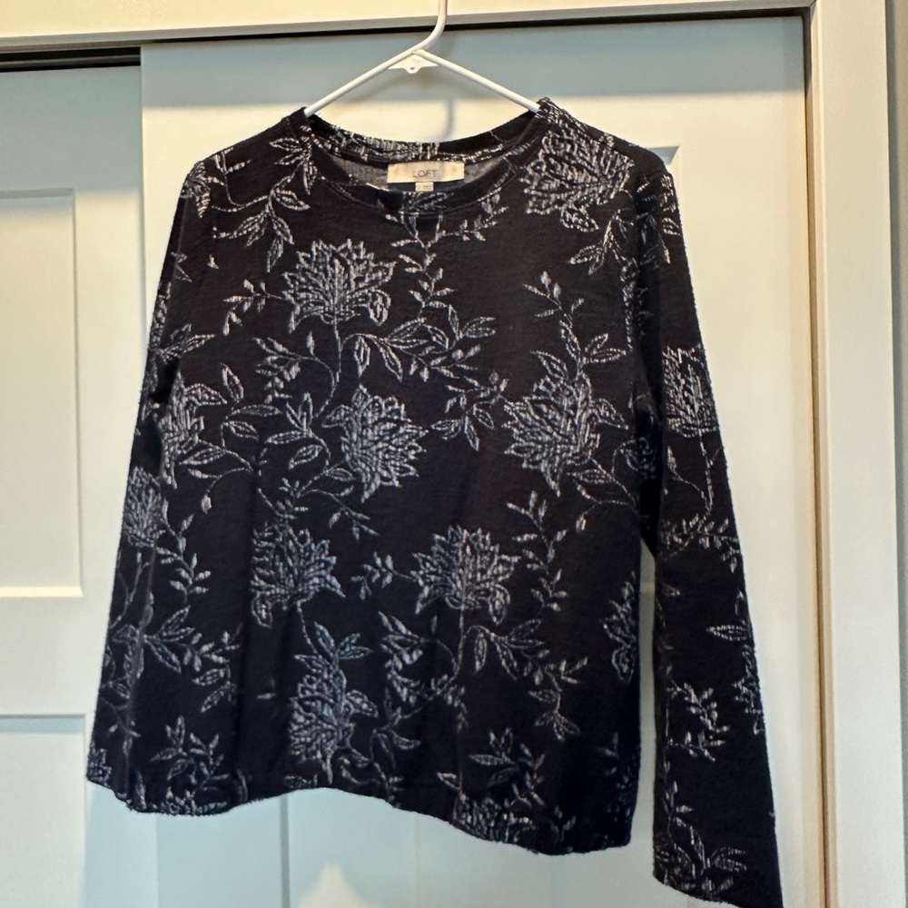 Loft size L navy floral top - like new condition